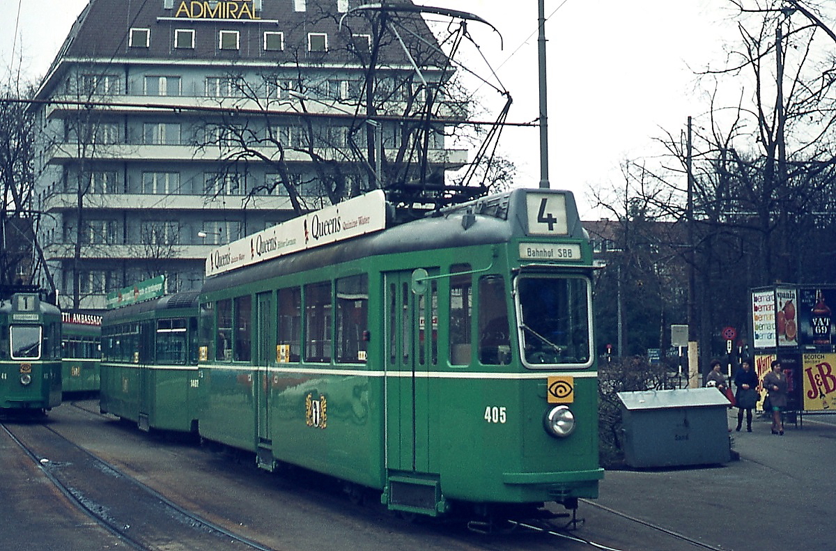 Am 31.12.1974 wartet der Basler Be 4/4 405 auf Fahrg�ste, den genauen Aufnahmeort weiss ich leider nicht mehr