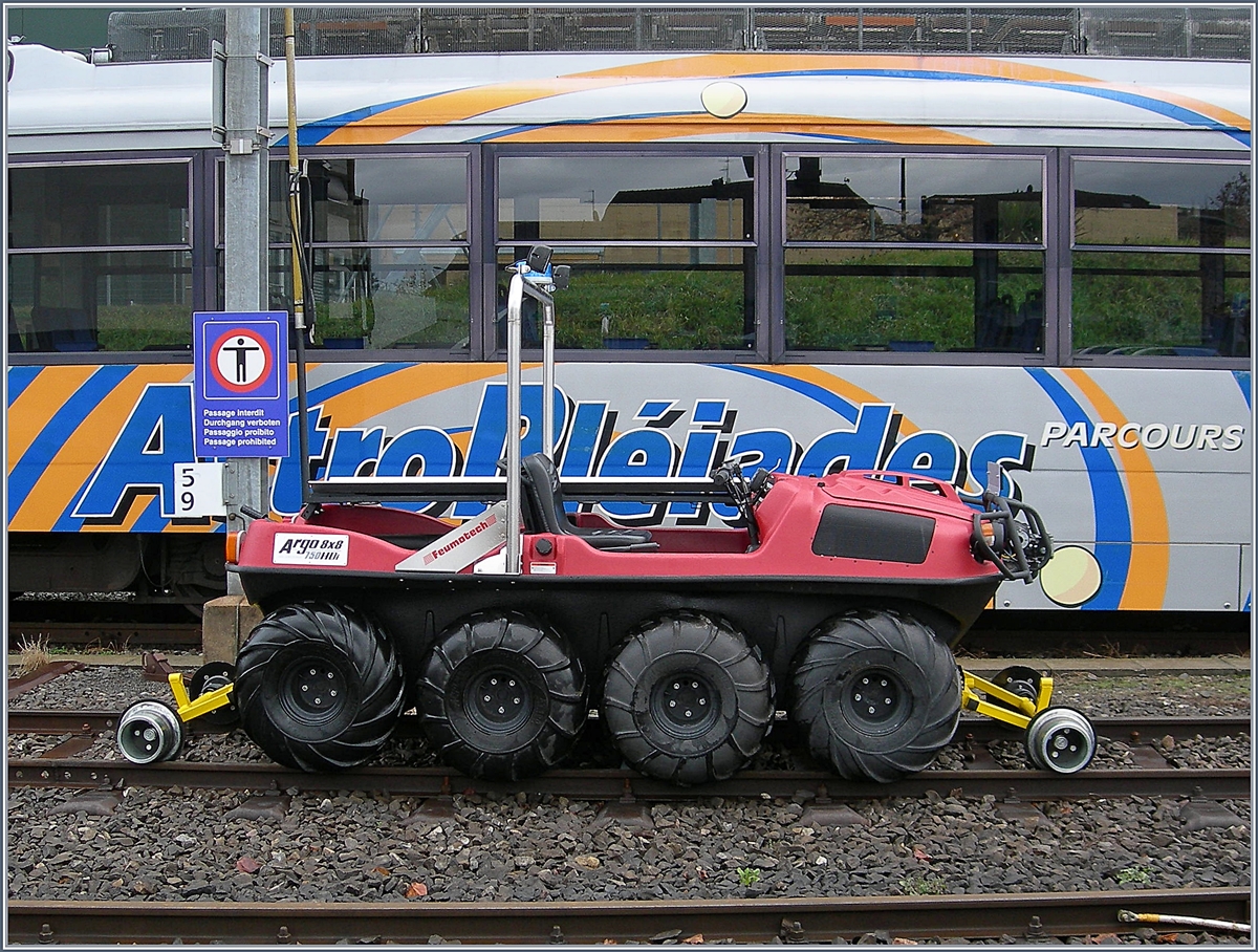 Das Neuste bei der MOB: ein Mini-Feuerwehr Auto/Zug, hier bei Probefahrten in Blonay.
3. Dez. 2018