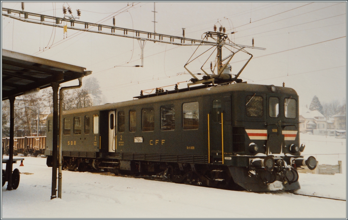 Der Be 4/6 1608 ersetzte an wenigen Tagen im Winter 1986/87 zwischen Beinwil am See und Beromünster die Stammkomposition De 4/4, B, Bti. 
Das Bild zeigt den Be 4/6 kurz vor der Rückfahrt nach Beinwil am See in Beromünster.
(Dieses neu bearbeitete Bild ersetzt das am 1.7.14 eingestellte)