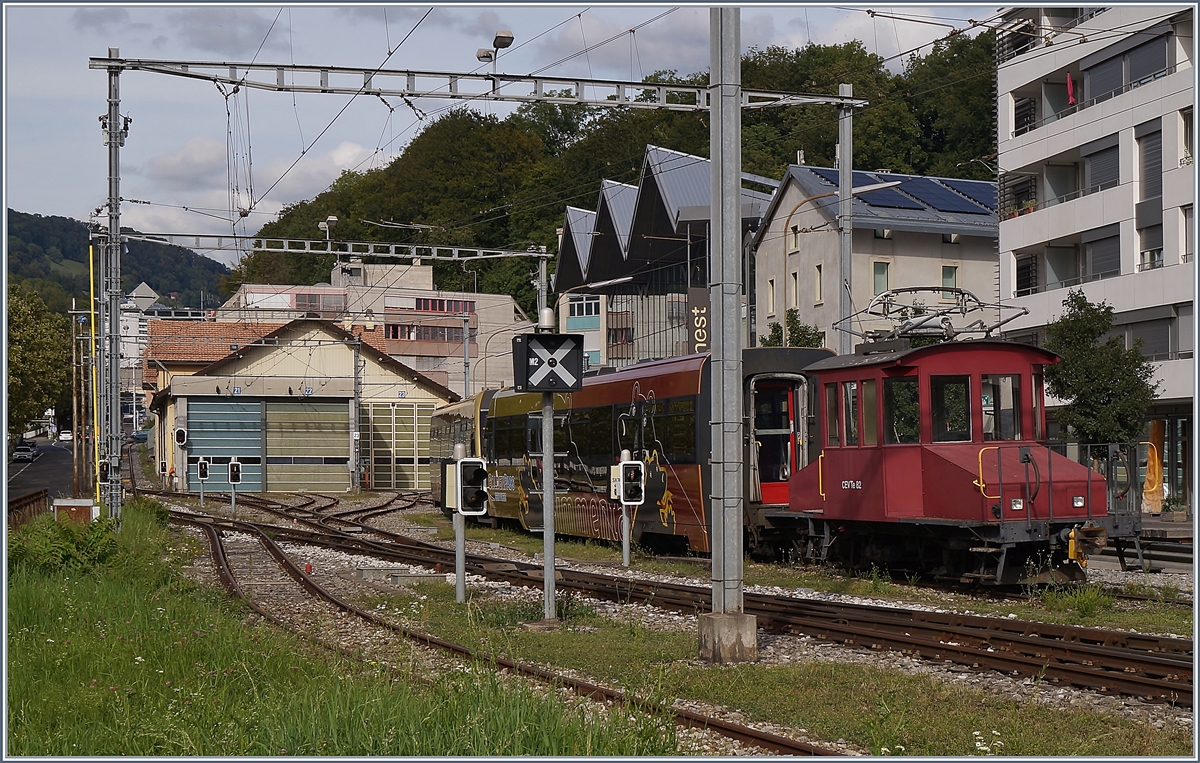 Der CEV Te 82 steht mit zwei  Lenker Pendel  Steuerwagen in Vevey.

9. Sept. 2019 