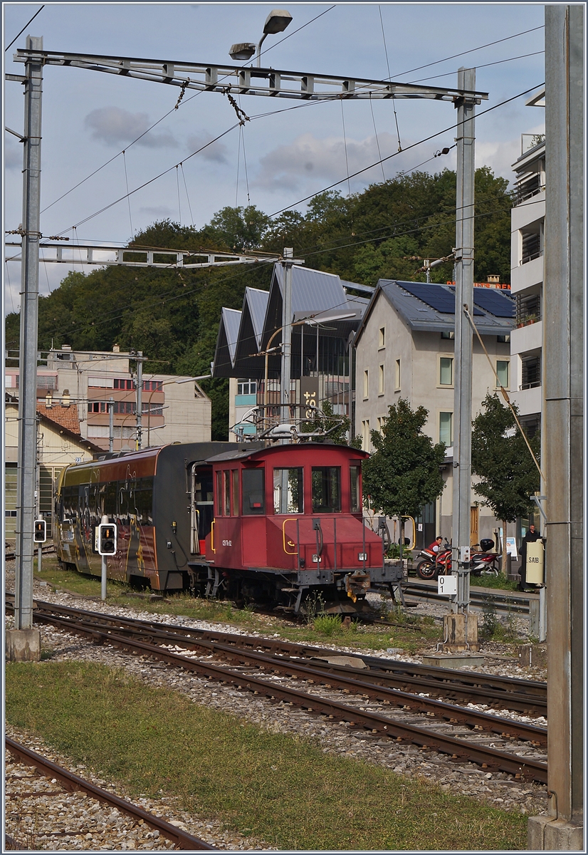 Der CEV Te 82 steht mit zwei  Lenker Pendel  Steuerwagen in Vevey.

9. Sept. 2019
