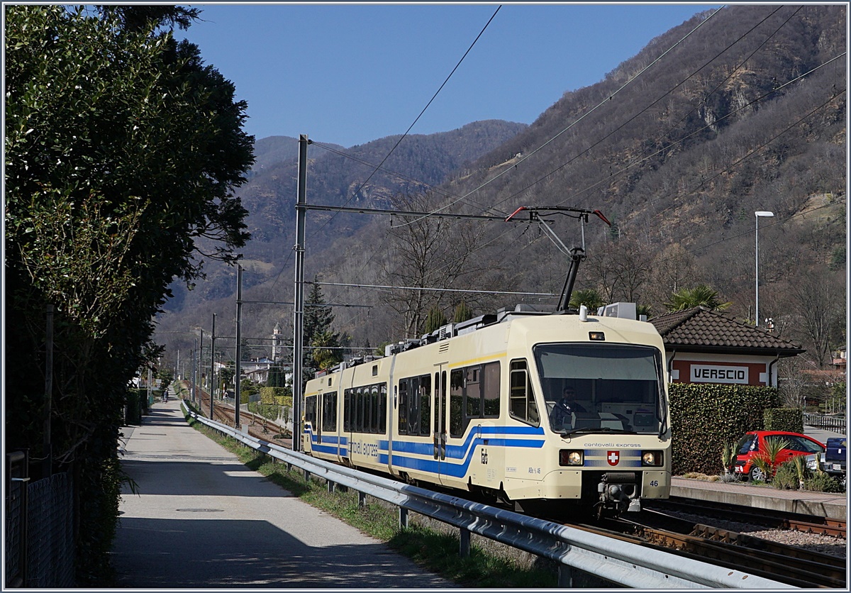 Der FART ABe 4/8 43 als Centovalli-Express N° 43 von Domodossola nach Locarno bei der Durchfahrt in Verscio.
16. März 2017

