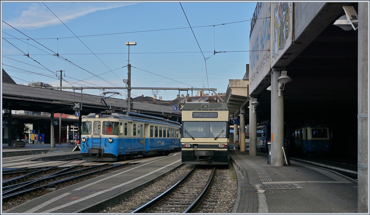 Der MOB ABDe 8/8 4002 Vaud ist als Regionalzug 2209 von Zweisimmen in Montreux eingetroffen und wird nun auf ein Abstellgleis manövriert.
27. Nov. 2016