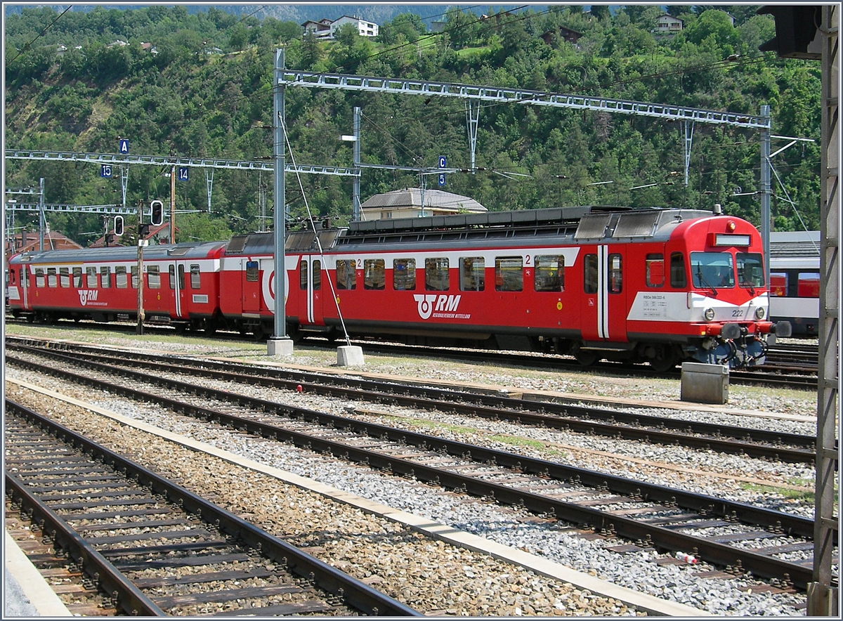 Der RM RBDe 566 222-6 mit ABt in Brig.
11. Juli 2006
