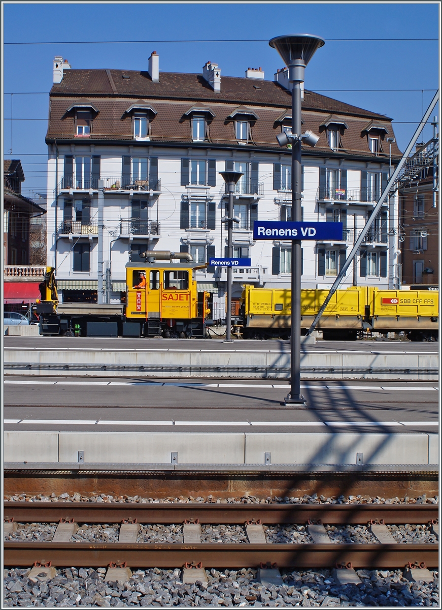 Der SAJET Tm 232 020-8 steht im Bahnhof von Renens VD. 

10. März 2022