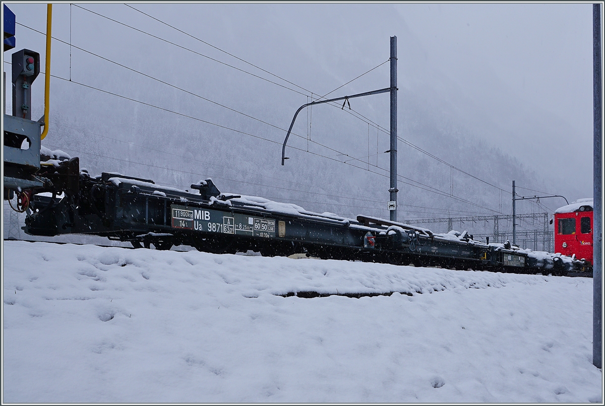 Der sechsachsige MIB Ua 987 in Innertkirchen.

16. März 2021