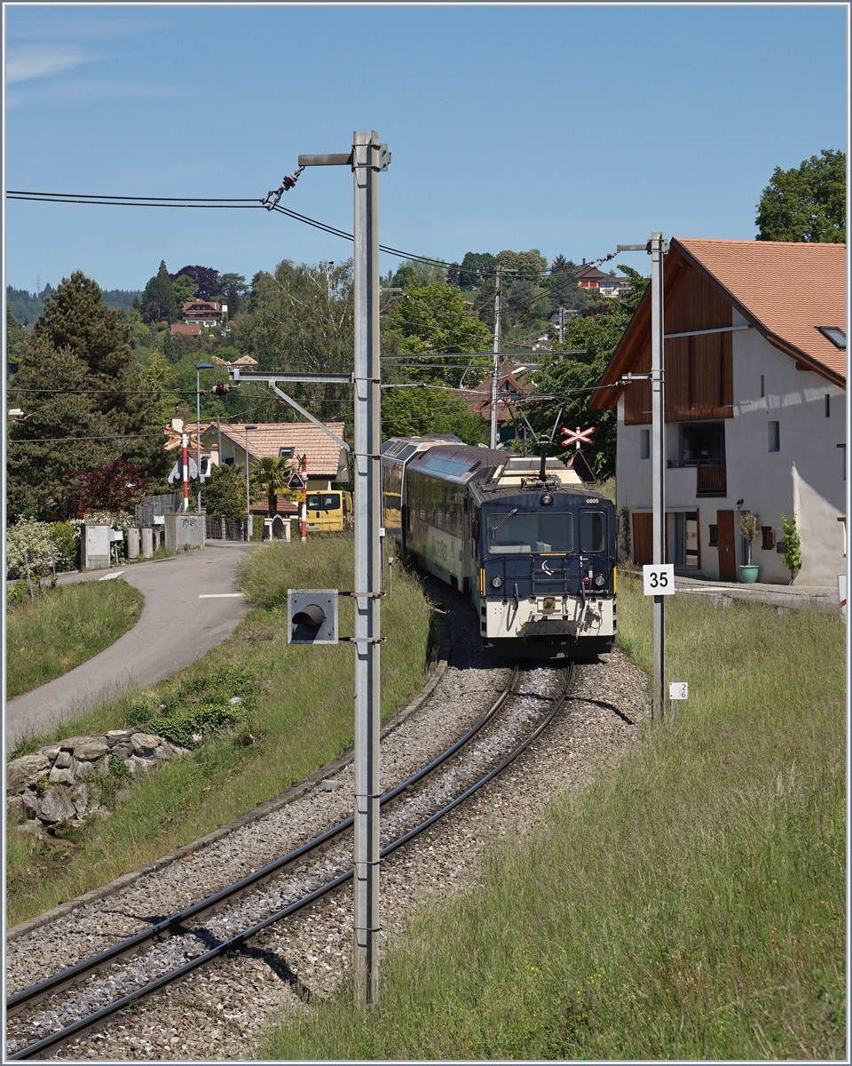 Die MOB GDe 4/4 6005 ist bei Planchamp mit einem MOM Panoramic Express unterwegs.

4 Mai 2020