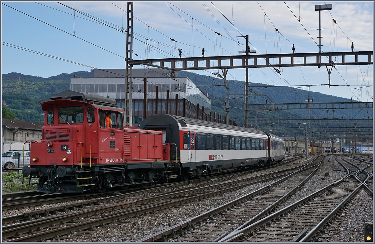Die SBB Em 3/3 18824  Emma  rangiert in Olten.
11. Juli 2018