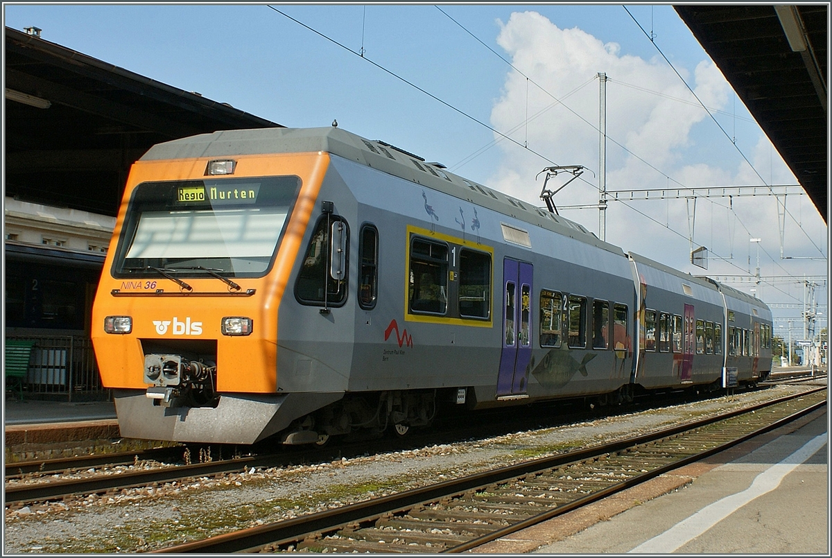 Ein bunter BLS Nina nach Murten in Payerne. 
9. Okt. 2008
