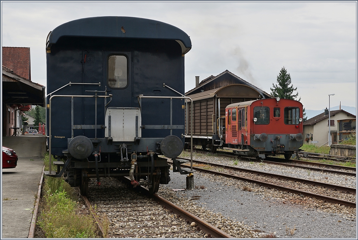Ein ex BLS Bi und der Tm II 98 85 5 230 864-1 in Triengen.
27. August 2017