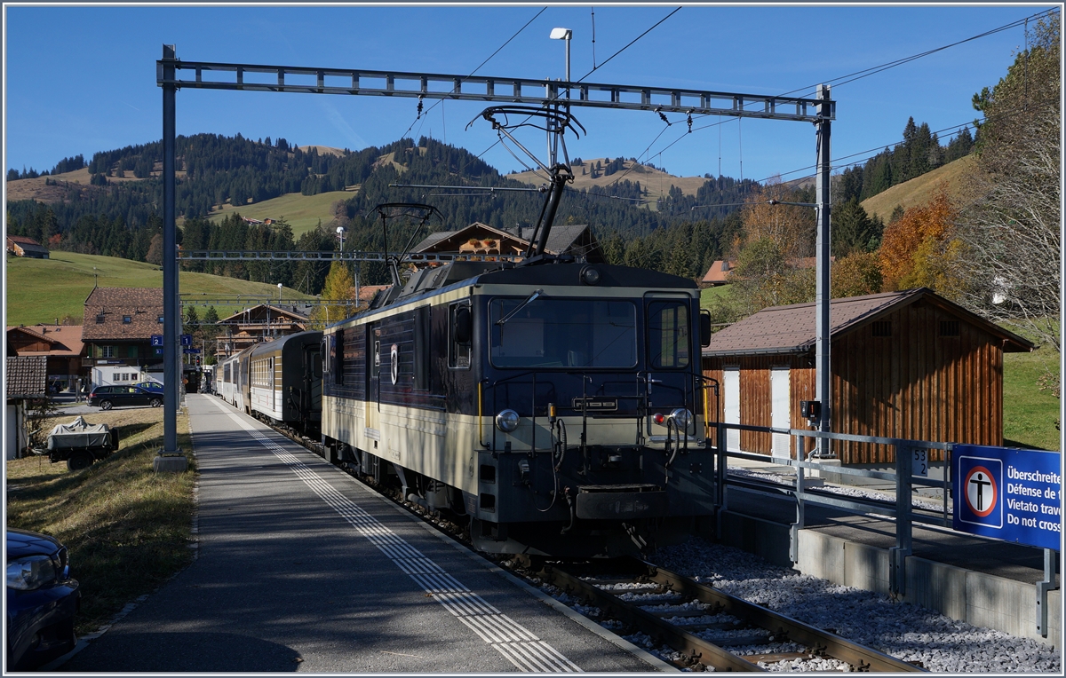Endstation Saanenmöser! Infolge Bauarbeiten war Saanemöser ende Oktober/Anfang November 2016 für gut zwei Wochen Endstation der MOB; nach Zweisimmen und der Lenk wurde ein gut funktionierender Busersatzverkehr angeboten. 
29. Okt. 2016