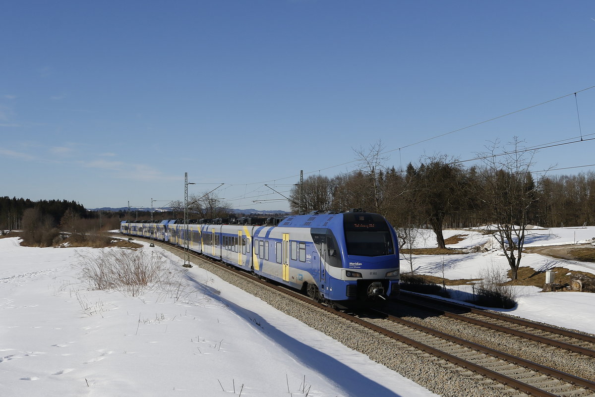 ET 302 auf dem Weg nach Salzburg am 17. Februar 2019 bei Grabenst�tt.