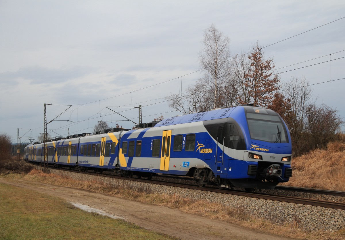 ET 308 aus M�nchen kommend am 4. Januar 2014 bei Osterm�nchen.