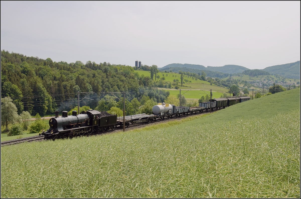 GmP mit A 3/5 705 auf der B�zbergstrecke bei Zeihen anl�sslich des Bahnparkfestes Brugg. Mai 2018.