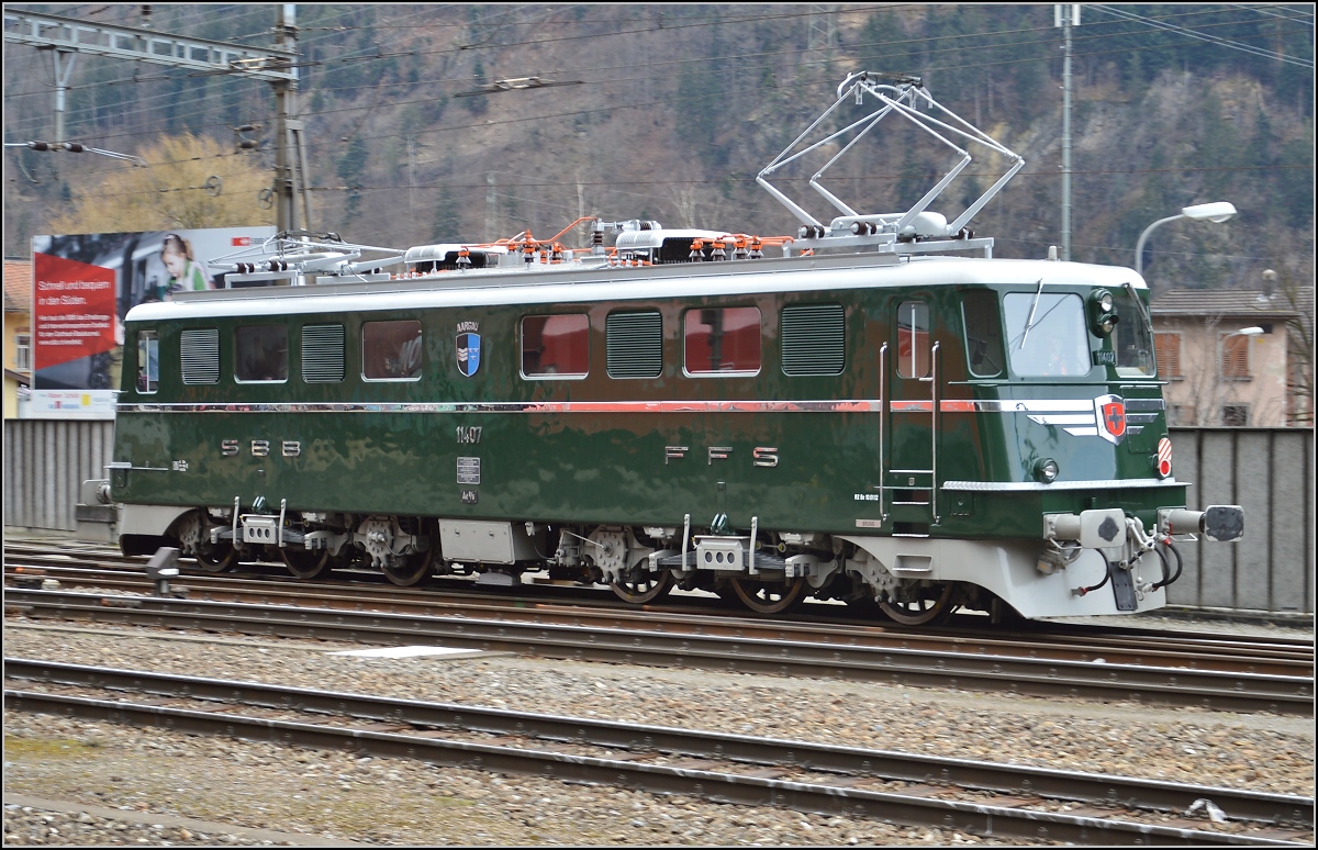 Hochglanzpolierte Ae 6/6 11407 Aargau rangiert in Erstfeld. M�rz 2015.