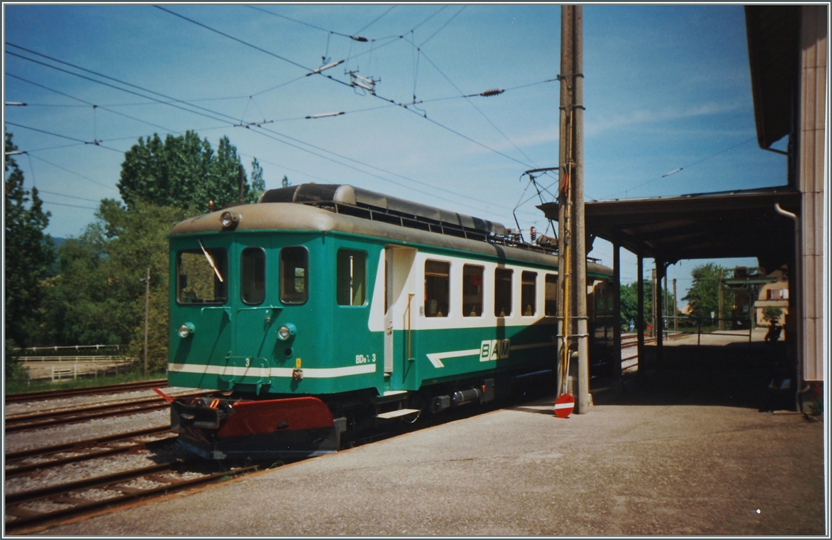 Im Mai 1993 wartet der BAM BDe 4/4 N� 3 in L'Isle Mont la Ville auf die Abfahrt nach Apples.
(fotogarfiertes Analogbild)