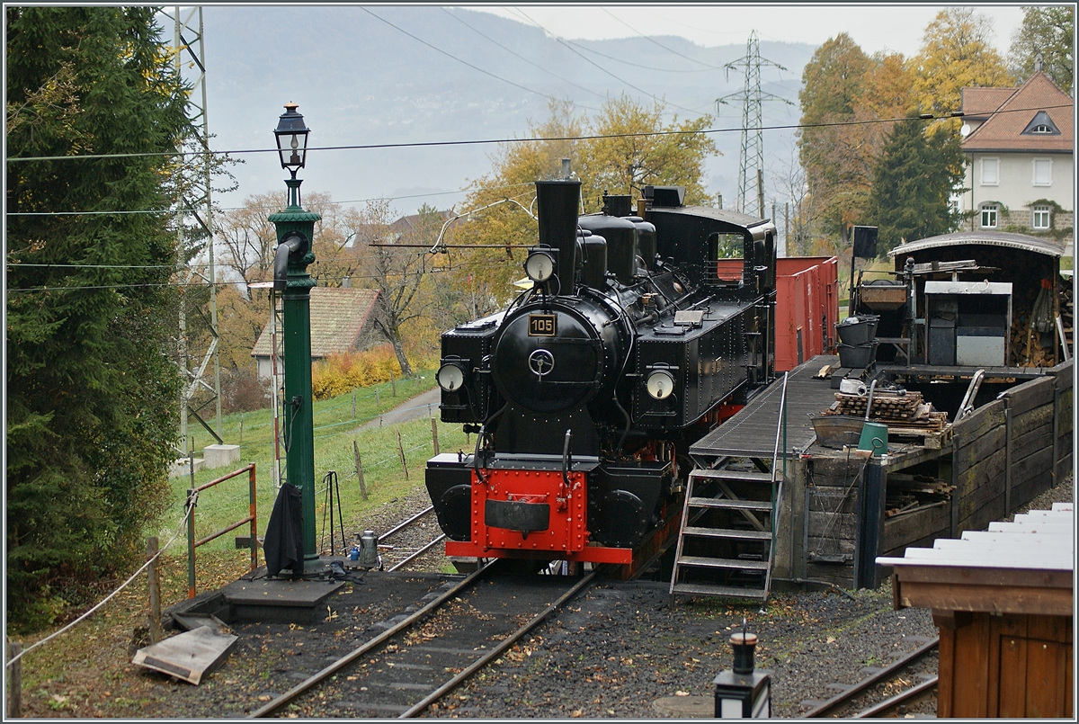 La DER 2021 du Blonay-Chamby - Die G 2x 2/2 N° 105, nun wird in Chaulin für die Nachmittags Dampfzüge vorbereitet. 

30. Oktober 2021