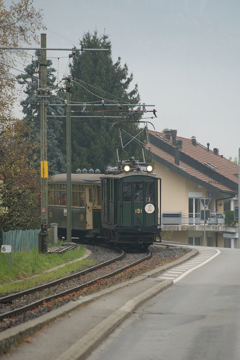 
La DER 2021 du Blonay-Chamby - Der CGTE (Compagnie genevoise des tramways électriques) Fe 4/4 151 mit Beiwagen erreicht Blonay. 

30. Oktober 2021
