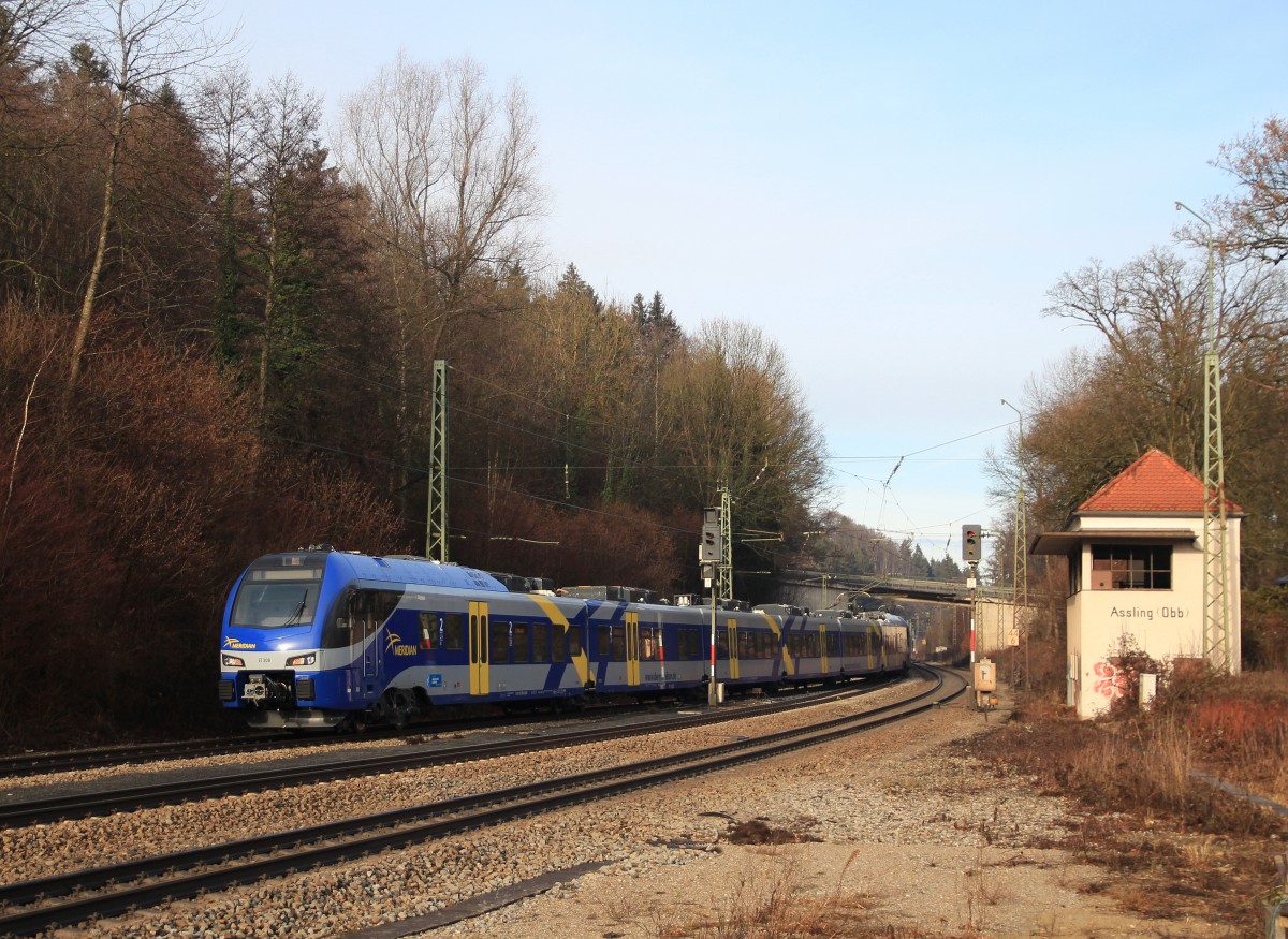 MERIDIAN-Triebwagen ET 308 am 22. Dezember 2013 bei der durchfahrt des Bahnhofs von Assling.