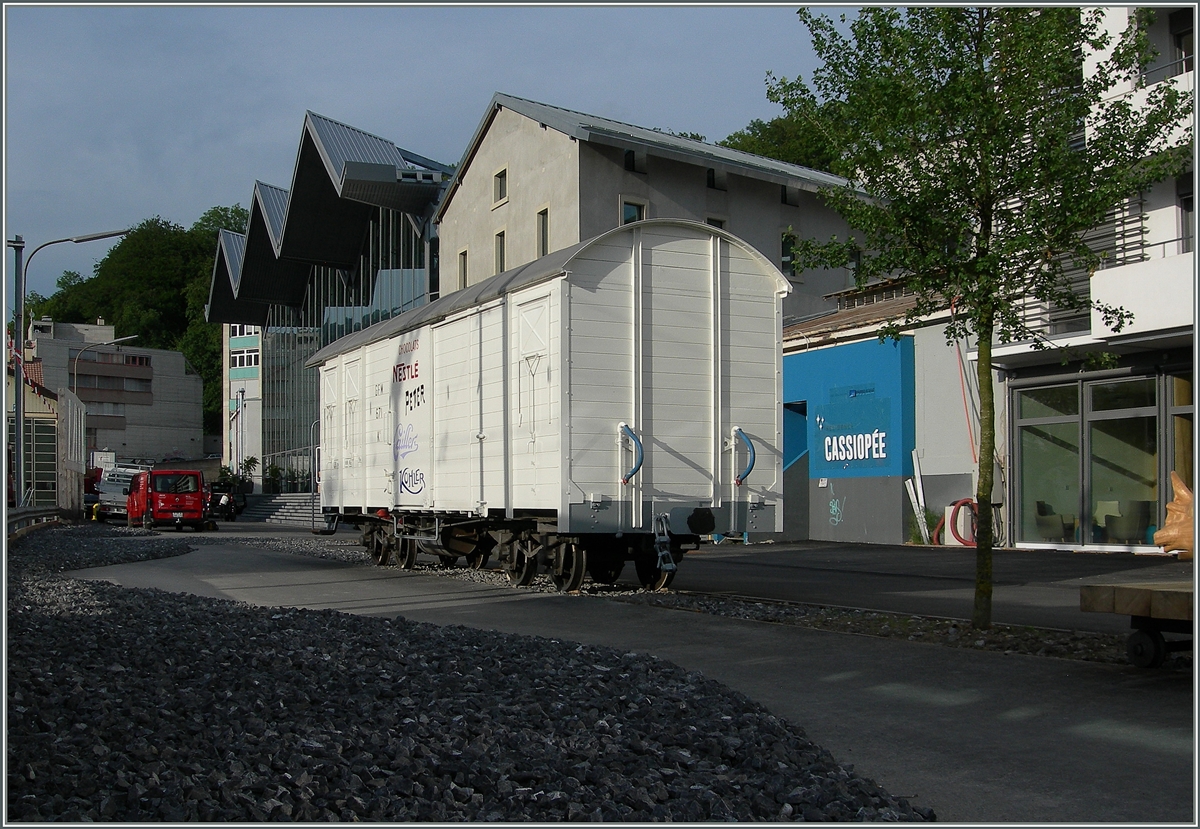 Nach nur einem Jahr wurde das aufwändig erstellte Nestlé Museum bereits wieder geschlossen, die  Markforscher  haben wohl die Kundenbedürfnisse etwas falsch eingeschätzt...
Immerhin blieb der schön revidierte GFM Güterwagen GFM  671 K3 erhalten und ist nun wieder bei der TPF. 

7. Juni 2016