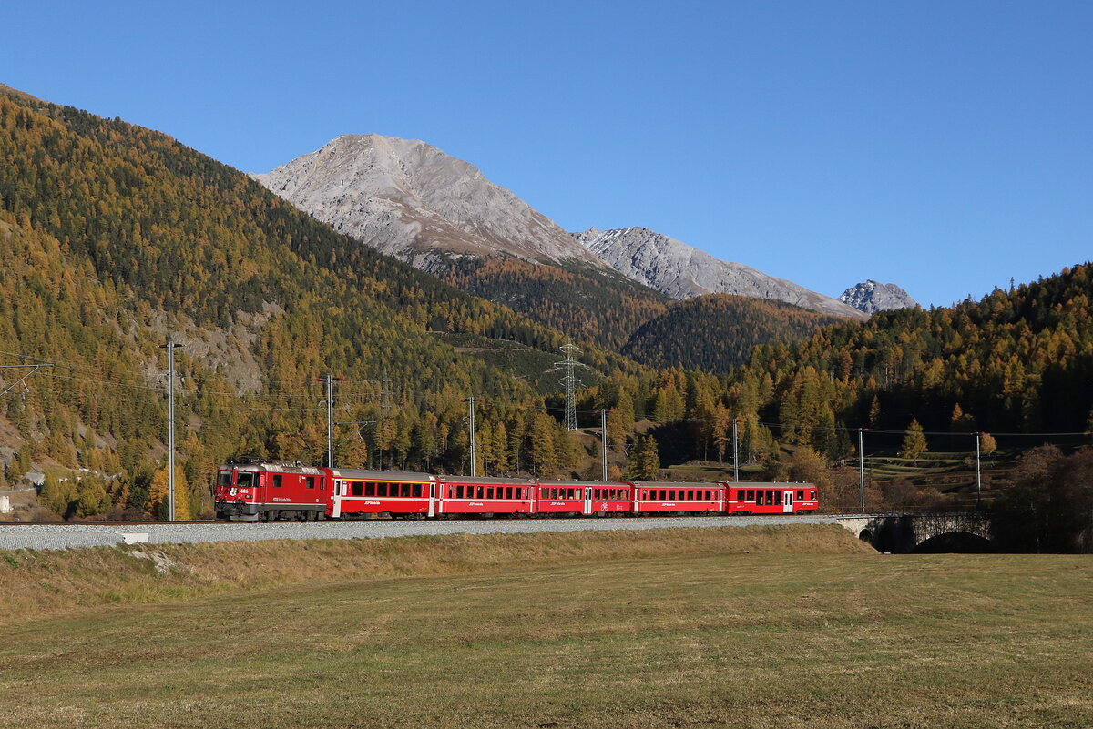 RhB Ge 4/4 II 626 am 24. Oktober 2021 bei Zernez.