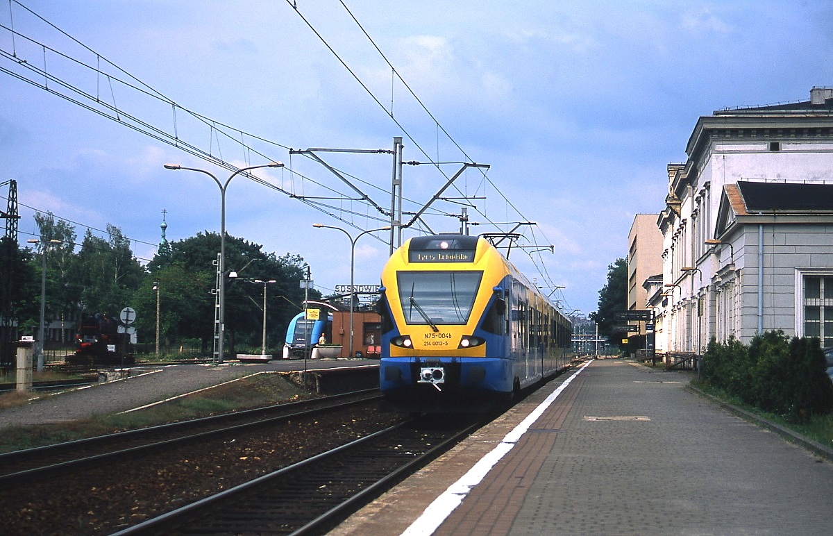 Stadler Flirt in Polen: Am 24.06.2013 verl��t N 75-004 den Bahnhof Sosnowiec