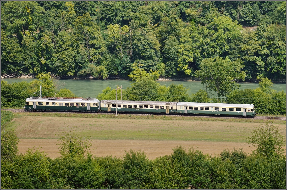 Triebwagentreffen Koblenz 2017. BDe 4/4 201 im Kleid der EBT ist eigentlich BDe 4/4 82 der SOB. Der Triebwagen wurde vom Verein Pendelzug Mirage mustergültig aufgearbeitet und ist hier am Rhein bei Etzgen mit einem passenden Zweitklasswagen B und dem Steuerwagen ABt zu sehen. August 2017.
