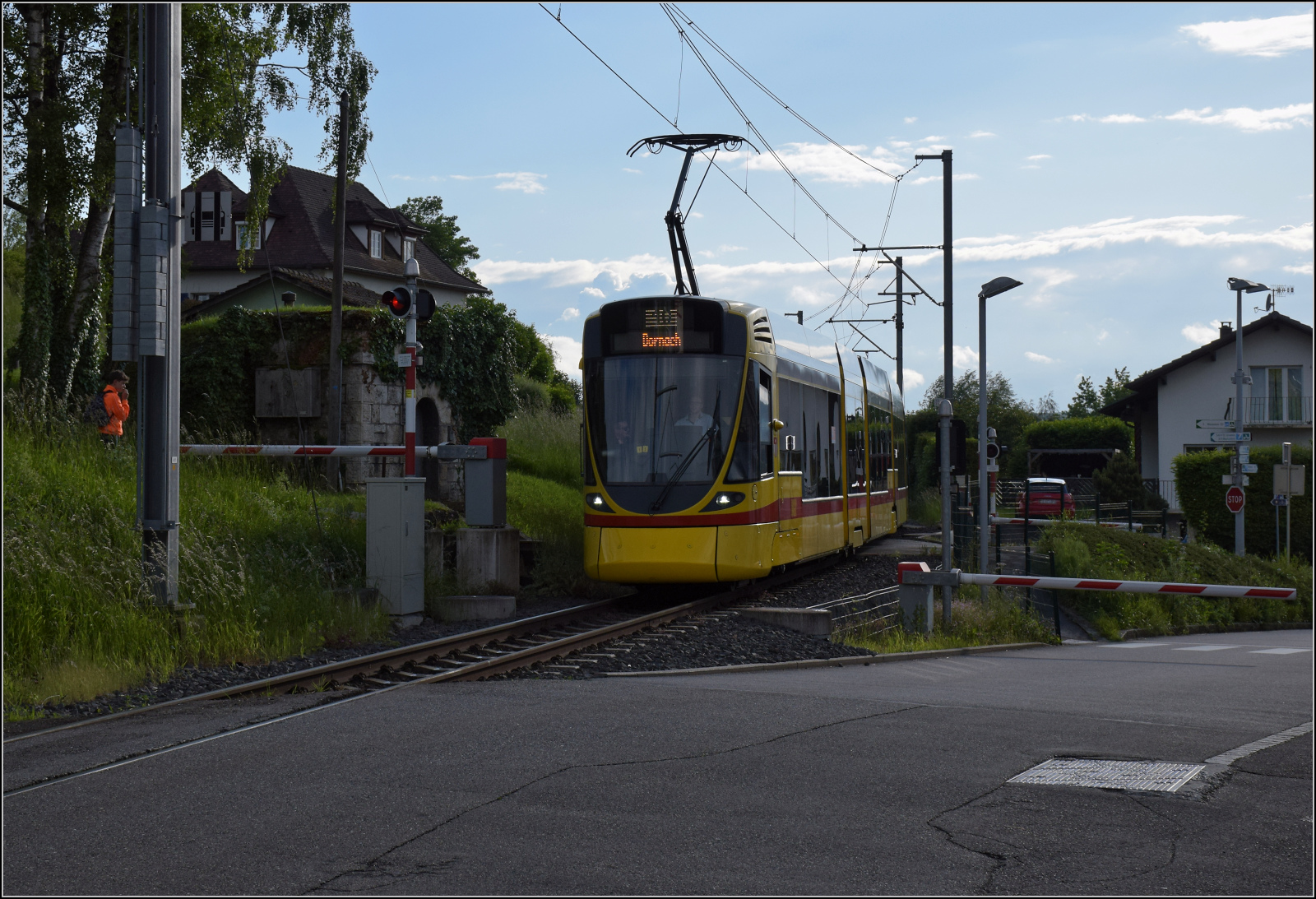 Birsigtalbahn.

BLT Tango Be 4/10 165 im elsässischen Leymen. Mai 2024.