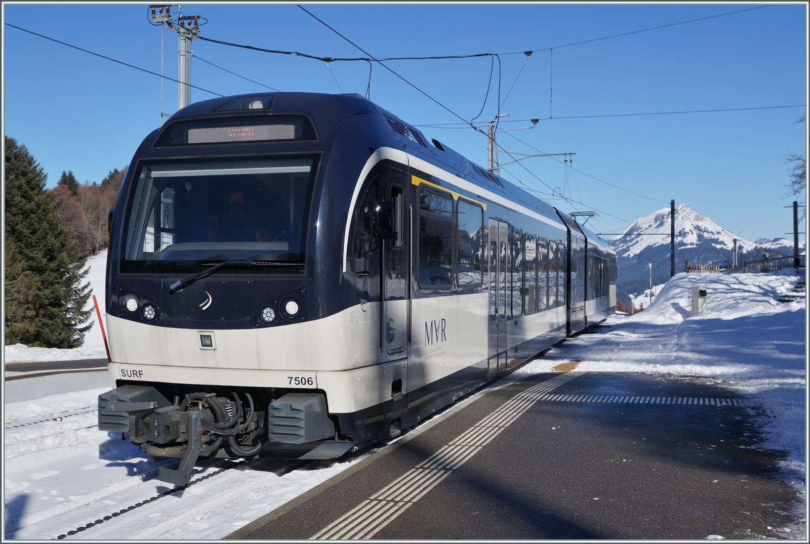 Der CEV MVR ABeh 2/6 7506 hat die Gipfelstation Les Pléiades erreicht. 

7. Feb. 2023