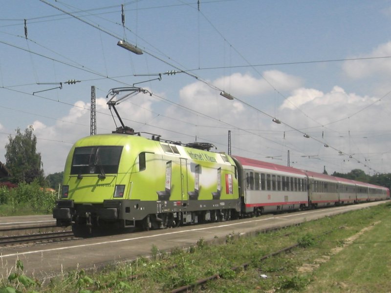 1116 033-0  Telekom-Taurus  kurz nach dem Bahnhof von �bersee
in Fahrtrichtung M�nchen. Das Bild entstand am 1. Juni 2009.