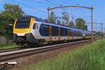Am 5 Juni 2024 passiert NS 2230 Hulten auf den Weg nach Dordrecht.