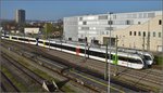 Der RE aus St.Gallen und die S14 aus Weinfelden zelebrieren die perfekte Paralleleinfahrt nach Konstanz.