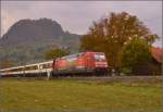 IC 280 verlässt Singen und den Hohentwiel im Hintergrund.