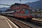 Swiss Express Re 4/4 II 11108 mit einem Interregio in Arth-Goldau.