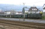 Ae 3/5 10217 verl��t im Mai 1980 mit einem Personenzug den Bahnhof Biel