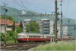 Der SBB RAe TEE II 1053 rangiert zwischen Formsignalen im RB Biel.