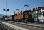 50 Jahre Blonay Chamby - MEGA BERNINA FESTIVAL: das Bernina Krokodil Ge 4/4 182 hat Blonay erreicht und ein Detail am Rande (rechts im Bild) zeigt, dass es von Vorteil war die Chefin des