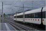 An den Türen eindeutig erkennbar: Dieser TPF Domino Steuerwagen war früher bei er S--bahn Basel im Einsatz. 

Bulle, den 22. Dez. 2022