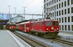 Zu den vier noch vorhandenen Ge 4/4 I zählt auch die am 12.03.1953 in Dienst gestellte 605  Silvretta , die am 30.03.2022 den Bahnhof Chur in Richtung Landquart durchfährt.