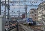 Der SNCF Z 27755 (nicht zu sehen an der Zugspitze) und der Z 27742 (am Schluss des Zuges) verlassen Genève als TER nach Lyon.