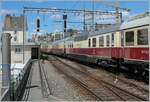 Der TEE Aussichtswagen AD4üm-62 im Zugsverband eines  AKE-Rheingold (AKE-Eisenbahntouristik) bei der Durchfahrt in Lausanne.