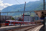 Die beiden dreiteiligen RegionAlps (RA) NINA – RABe 525 041-0 (94 85 7525 041-0 CH-RA) und der RABe 525 038-8 (94 85 7525 038-8 CH-RA), ex BLS NINA 038, stehen am 26.05.2023 im Bahnhof Martigny