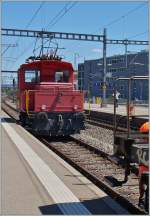 Der BAM Te III 155 nähert sich den aus Lausanne Triage eingetroffen Getreidewagen.