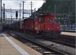 TemII 277 wird mit einem ganzen Zug in den Bahnsteigbereich von Olten rangiert.