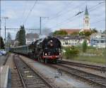 Mikado 141 R 1244 bei der Einfahrt mit einem Sonderzug aus Brugg und Schaffhausen.