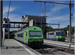 Rechts im Bild die BLS Re 4/4 II 504, links der Steuerwagen des RE Interlaken Ost - Zweisimmen in Spiez.