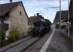 175 Jahre Spanisch-Br�tli-Bahn und Dampffest Koblenz.

In Rietheim ist die A 3/5 705 in einer ganz besonderen Ortsdurchfahrt. Oktober 2022.