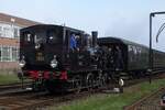 MBS 7853 'NAVIZENCE' treft am 23 Oktober 2016 mit ein Dampfpendelzug aus Boekelo in Haaksbergen ein.