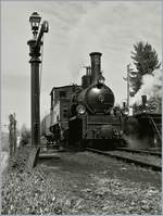 40 Jahre Blonay Chamby -Pfingstfestival 2008: Nachdem die 1889 gebaute RhB G 3/4 N° 1 bereits zwischen 1970 und 1988 bei der Blonay - Chamby Bahn im Einsatz stand besucht die Lok im Rahmen des 40 Jahre Jubiläum der Museumsbahn erneut die Westschweiz. Das Bild zeigt die Lok in der Behandlungsanlage von Chaulin. Die G 3/4 N° 1 wurde von der SLM zur Eröffnung 1889 an die L.D. (Landquart - Davos Bahn) geliefert. Nach 126 Jahren nach ihrer Inbetriebnahme erlitt die G 3/4 N° 1 einen Defekt und wartet nun auf ihre Reparatur, damit sie weiterhin als älteste, noch betriebsfähigen Meterspurdampfloks gelten kann.
3. Mai 2008
