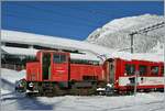 Die  Schöma  Tm 2/2 4971 besorgt in Andermatt den Rangierdienst. Die Lok wurde 1960 gebaut, und von der FO 1980 von den Itzehoer Zementwerken mit einer weiteren Schwesterlok (Tm 2/2 4972) übernommen.

12. Dez. 2012